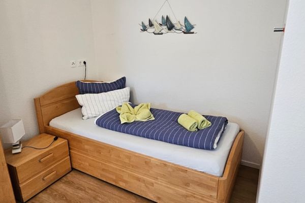 haus-1-schlafzimmer-og-zwei-einzelbetten2F974EDE-09DC-A471-70ED-5254DE9E6280.jpg